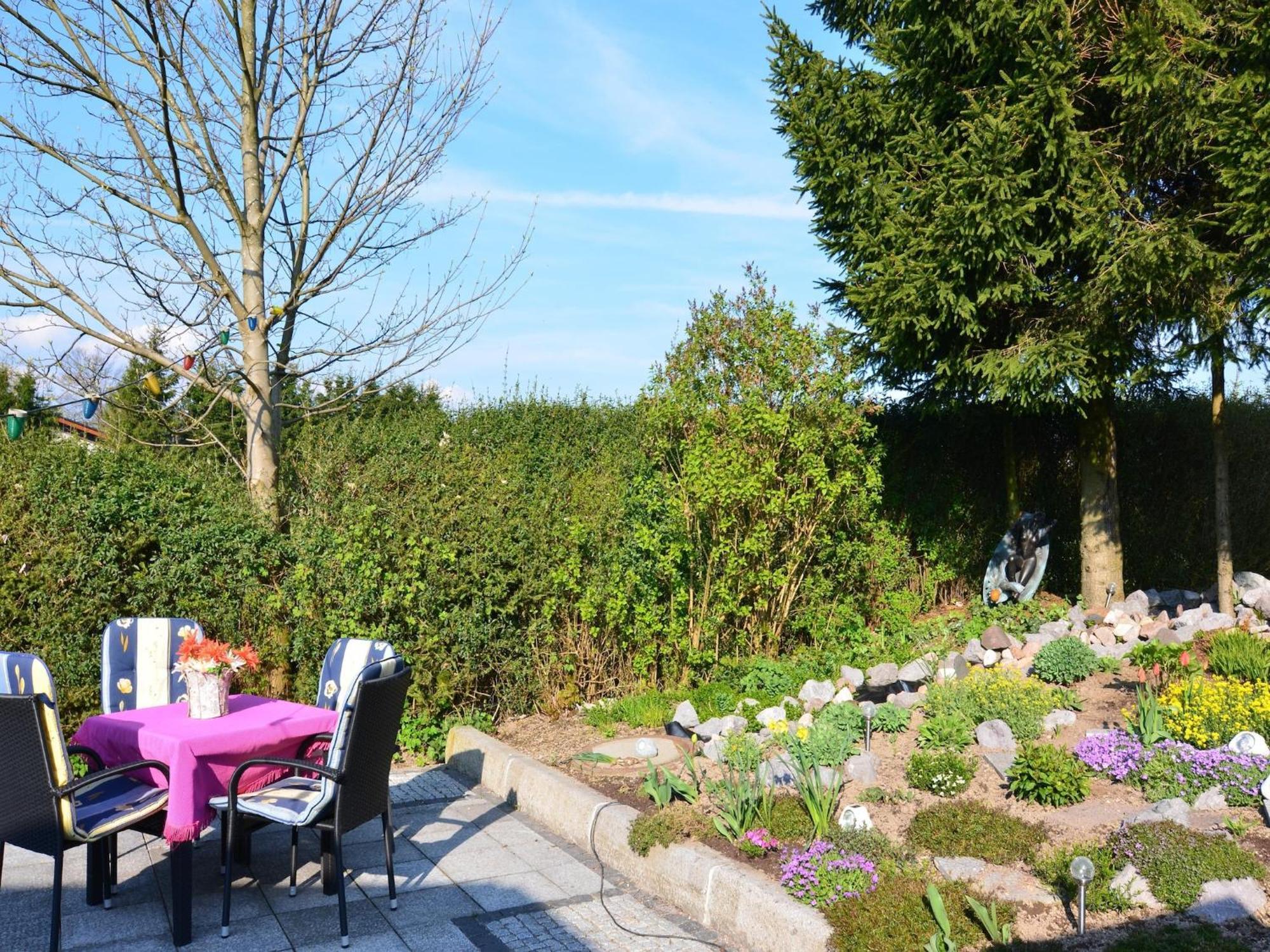 Holiday Home With Garden 伦斯泰希地区诺伊斯塔特 外观 照片